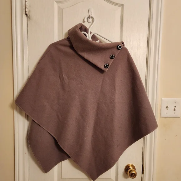 European triangular coat - Picture 2 of 2